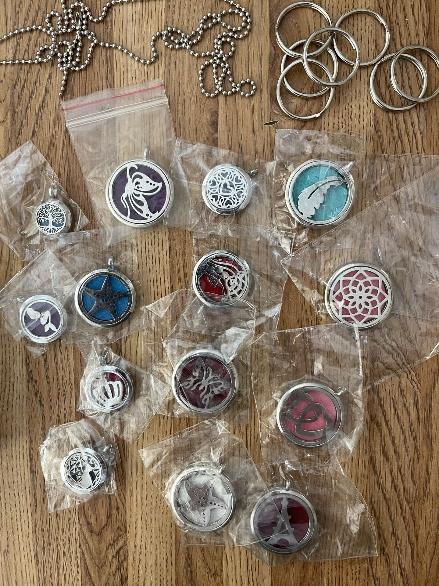 Wholesale Perfume Jewelry (necklaces & Key rings), And A Lot Of Bracelets & Necklaces
