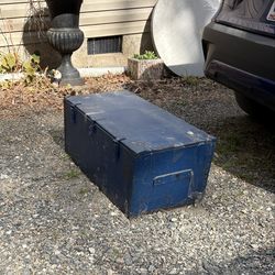 1950 military foot locker with tray