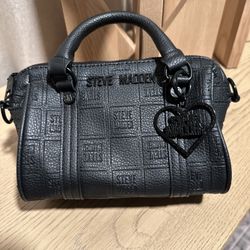 Steve Madden Women's 2 Piece Set Crossbody Bag and Earbud Case Adjustable Strap