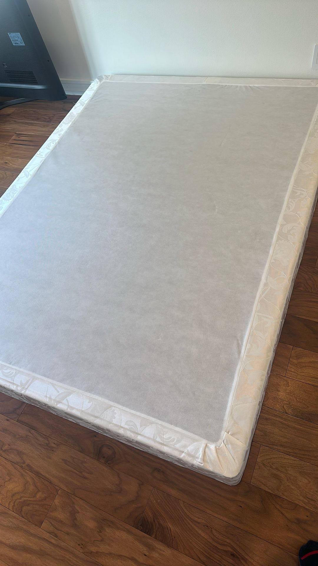 Queen mattress With Box spring