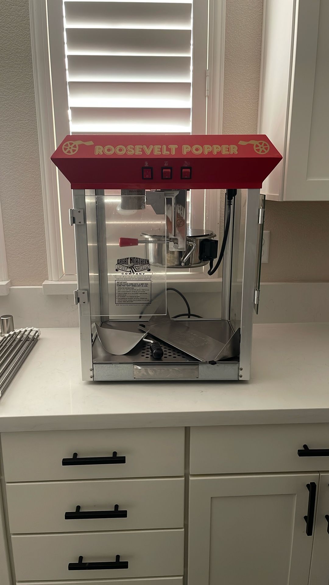 popcorn machine (I ONLY EXCEPT CASH)