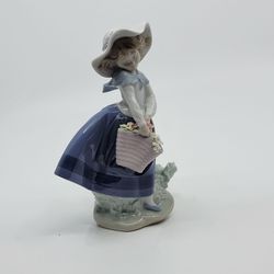 Vintage Lladro Pretty Pickings Figurine #5222 Girl with Flower Basket
Retired figurine. Hand main in Valencia , Spain.
Initially issued in 1984 and n