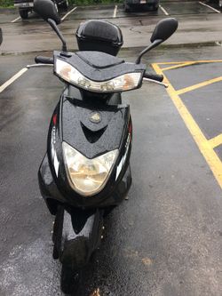 Title en hand ready to go 50cc 2016 $850 negotiable ha bra Spanish thanks