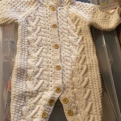New size 6-9 months winter suit 