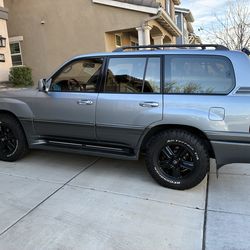 2001 Lexus LX470
