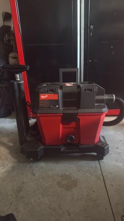 Milwaukee fuel m18  6 gallon wet / dry vac