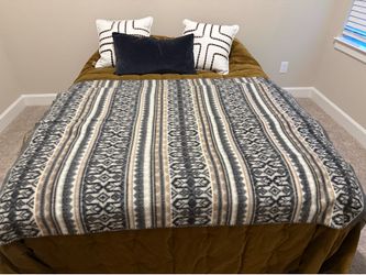 Throw blanket