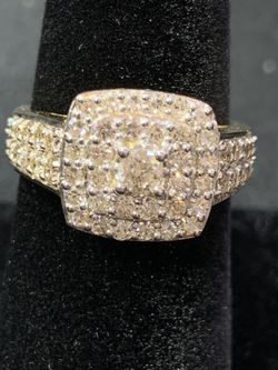 Ladies Diamond  Ring 10k Gold and  1.364ct Natural  Diamonds