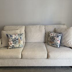 Modern 3-Seater Couch – Excellent Condition, Comfortable & Stylish