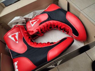 Boxing Shoes. Title. New In Box Size 7