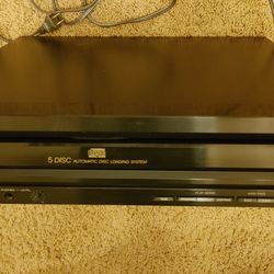 Sony 5-Disc CD changer. Works Great! CDP-C500