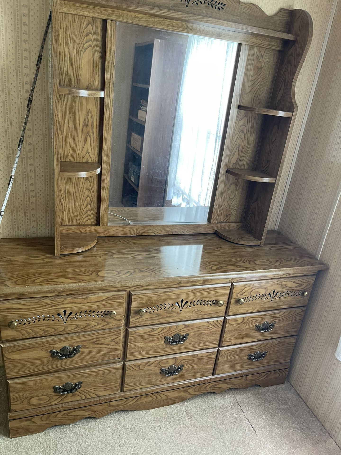Dresser With Mirror