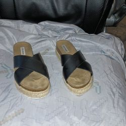 Sandals Women's Size 9 And 1/2 Good Condition Like New
