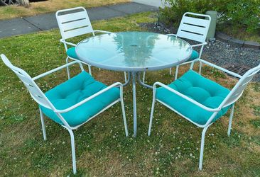 5pc Outdoor Patio Furniture Set with Cushions .