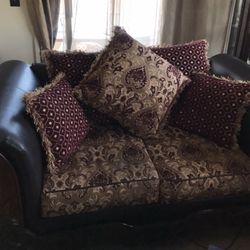 Living room Set.  Sofa Love Seat Coffee Table 2 End Tables