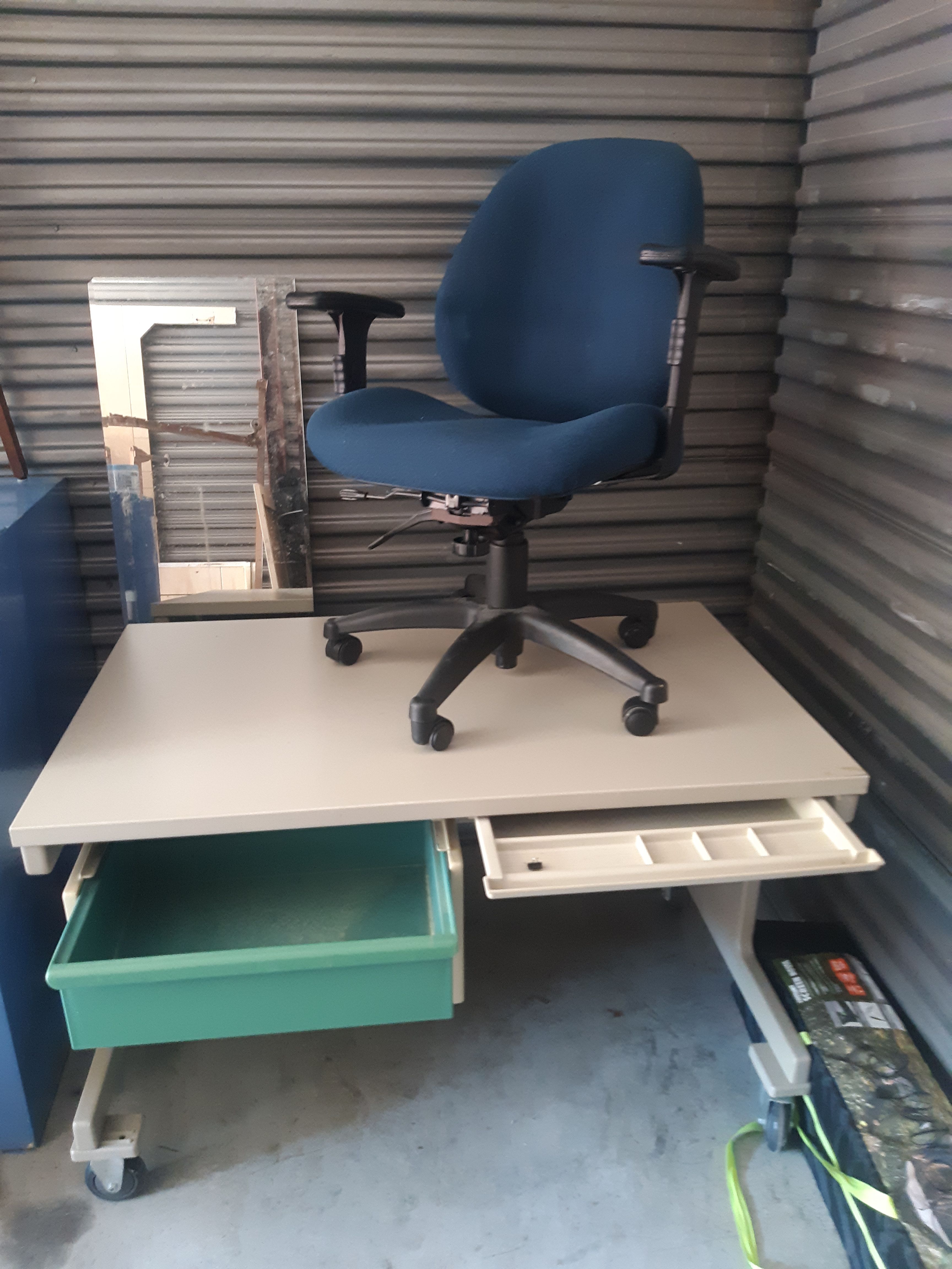 METAL INDUSTRIAL LAB COMPUTER OFFICE DESK ON WHEELS/CASTERS AND ERGONOMIC CHAIR