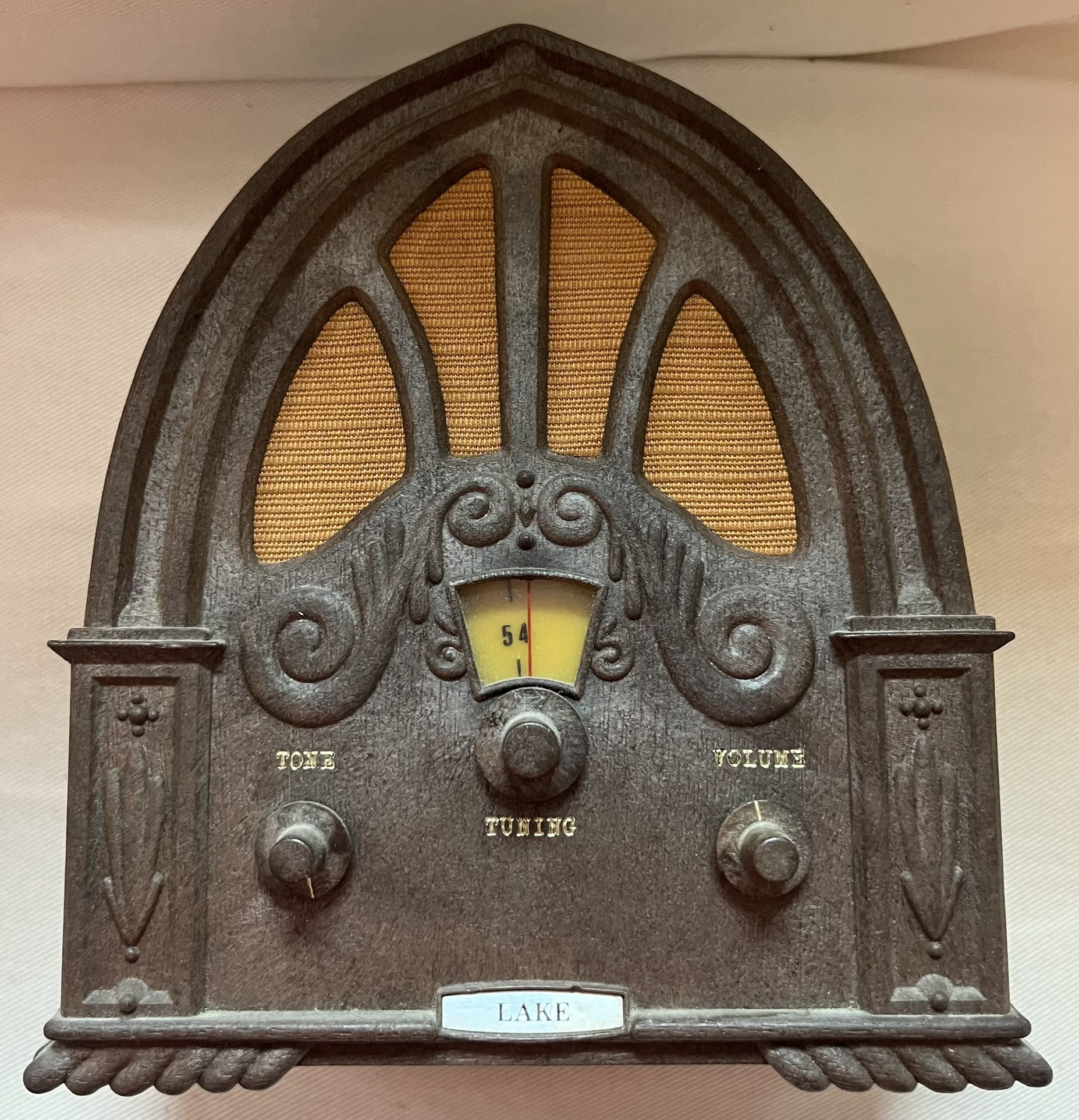 Vintage Novelty Lake Cathedral AM Transistor Radio