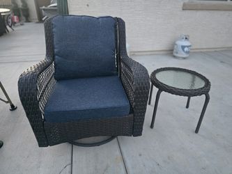 WICKER SWIVEL CHAIR