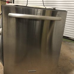 KITCHEN AID STAINLESS STEEL DISHWASHER
