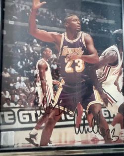 Cedric Ceballos Autographed 8x10 LakersPhoto – Framed