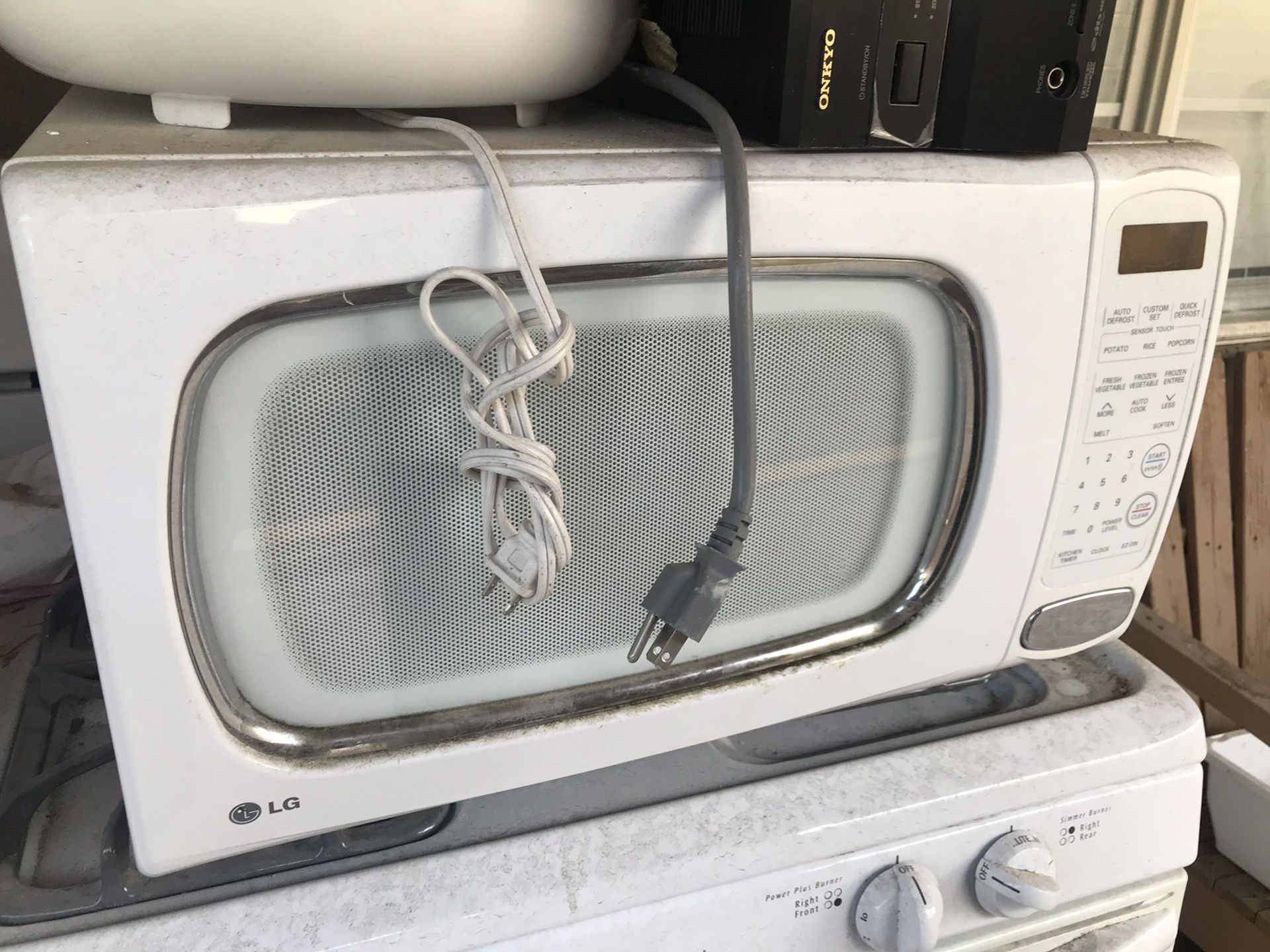 Lg electric microwave in good condition