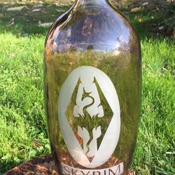 Skyrim Huge Etched Glass Bottle