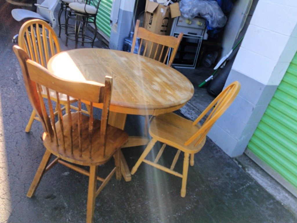 Dinning Room Table With Chairs