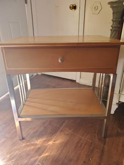 Solid Wood And Iron Stainley Furniture End table / Nightstand 