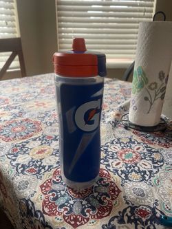 NEW! Gatorade squeeze bottle