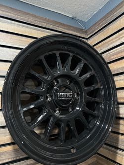 PAQUETES DE RINES Y LLANTAS 🔥 💪 ¡TAMBIÉN LEVANTAMOS TROCAS! 🚙🔥  ✅ TODAS LAS MEDIDAS DISPONIBLES: • 31” • 32” • 33” • 34” • 35” • 37” • 38” • 40”  