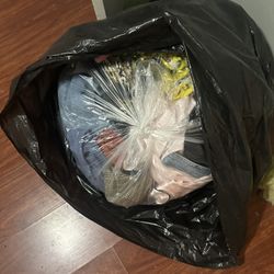 BAG FULL OF WOMENS CLOTHES! NICE CLOTHES MUST GO! CHEAP 20$