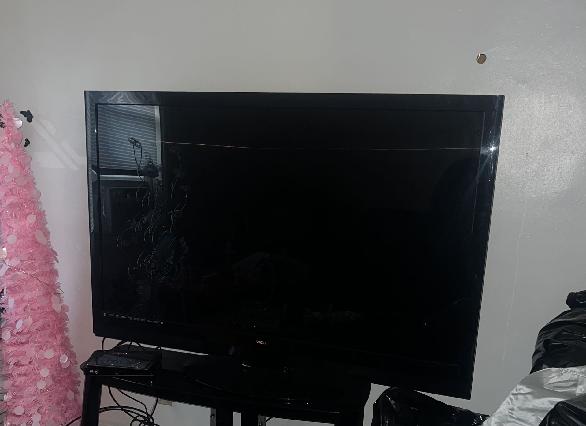 65” CLASS THEATER 3D™ EDGE LIT RAZOR LED™ LCD HDTV WITH VIZIO INTERNET APPS® VIZIO’s 65” Class Theater 3D™ Edge Lit Razor LED LCD HDTV