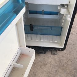 Tractor Trailer Mini Fridge 