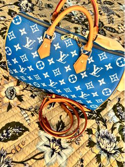 Large Beautiful handbag with shoulder strap Beautiful handbag with shoulder strap