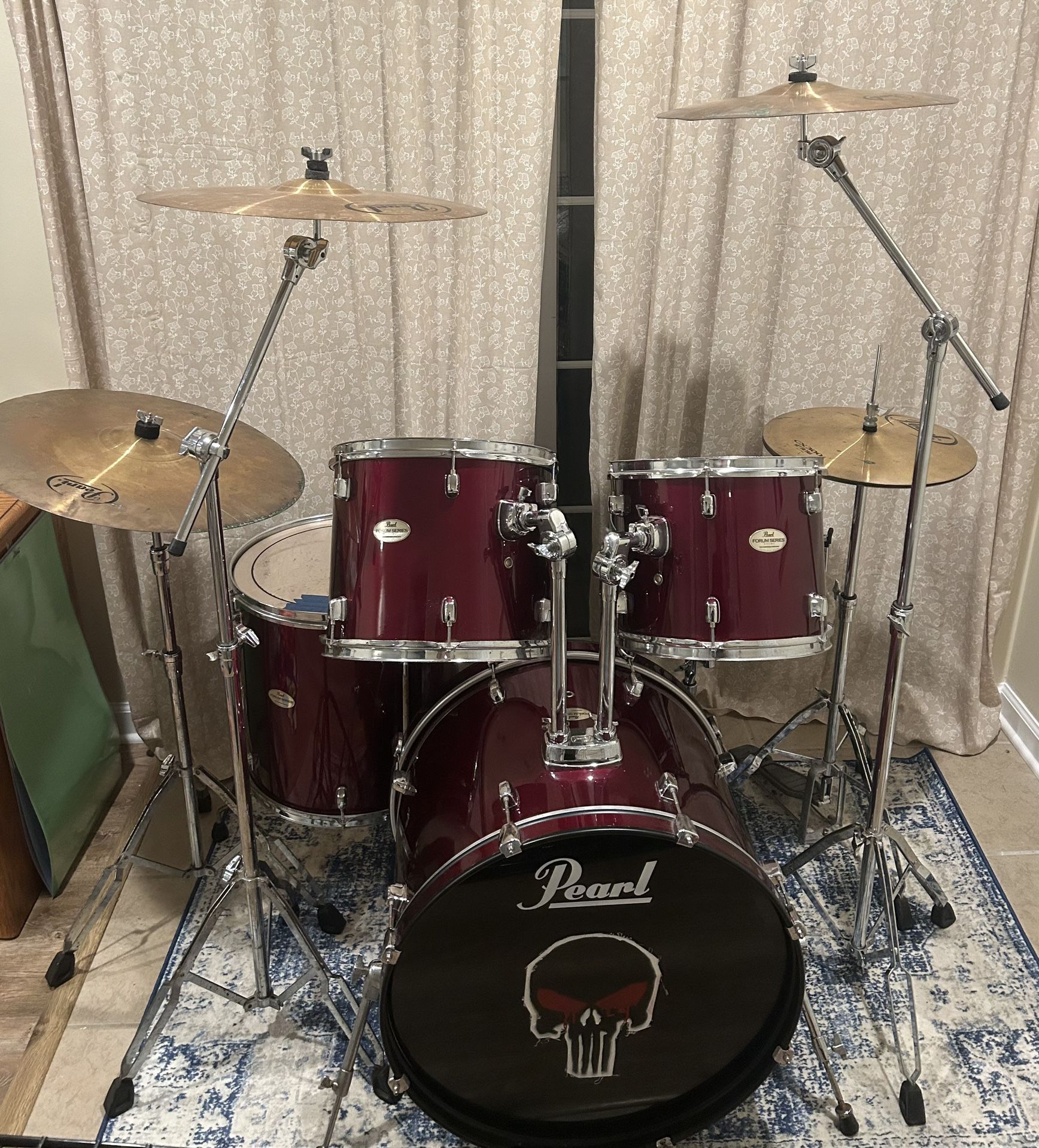 Pearl Forum Drum Set