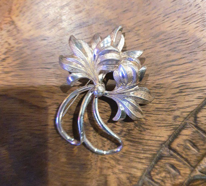 Beautiful Sterling Silver Clothes Flower Brooched