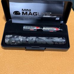 Mini MagLite flashlights
