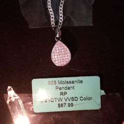 🎄Absolutely Gorgeous, Pear Shaped Moissanite Pendant w/ a 20" SS- 925 Chain!!🎄🎁😍😘🥰