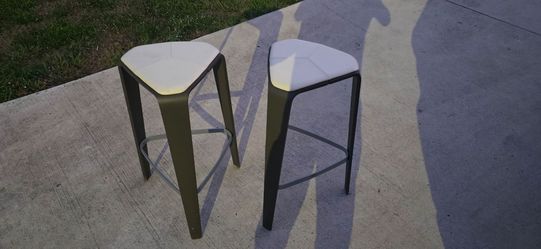 2 Barstools