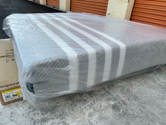 New queen Leesa mattress