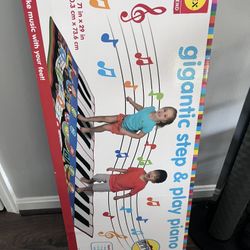 Gigantic Step & Play Piano