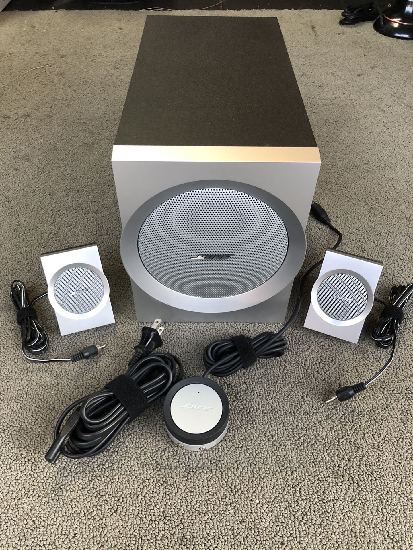 BOSE SPEAKERS IN EXCELLENT CONDITION!