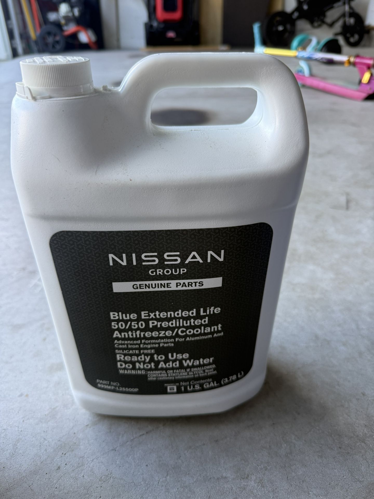 Nissan Genuine Fluid 999MP-L25500P Blue Long Life Antifreeze/Coolant - 2 Gallons