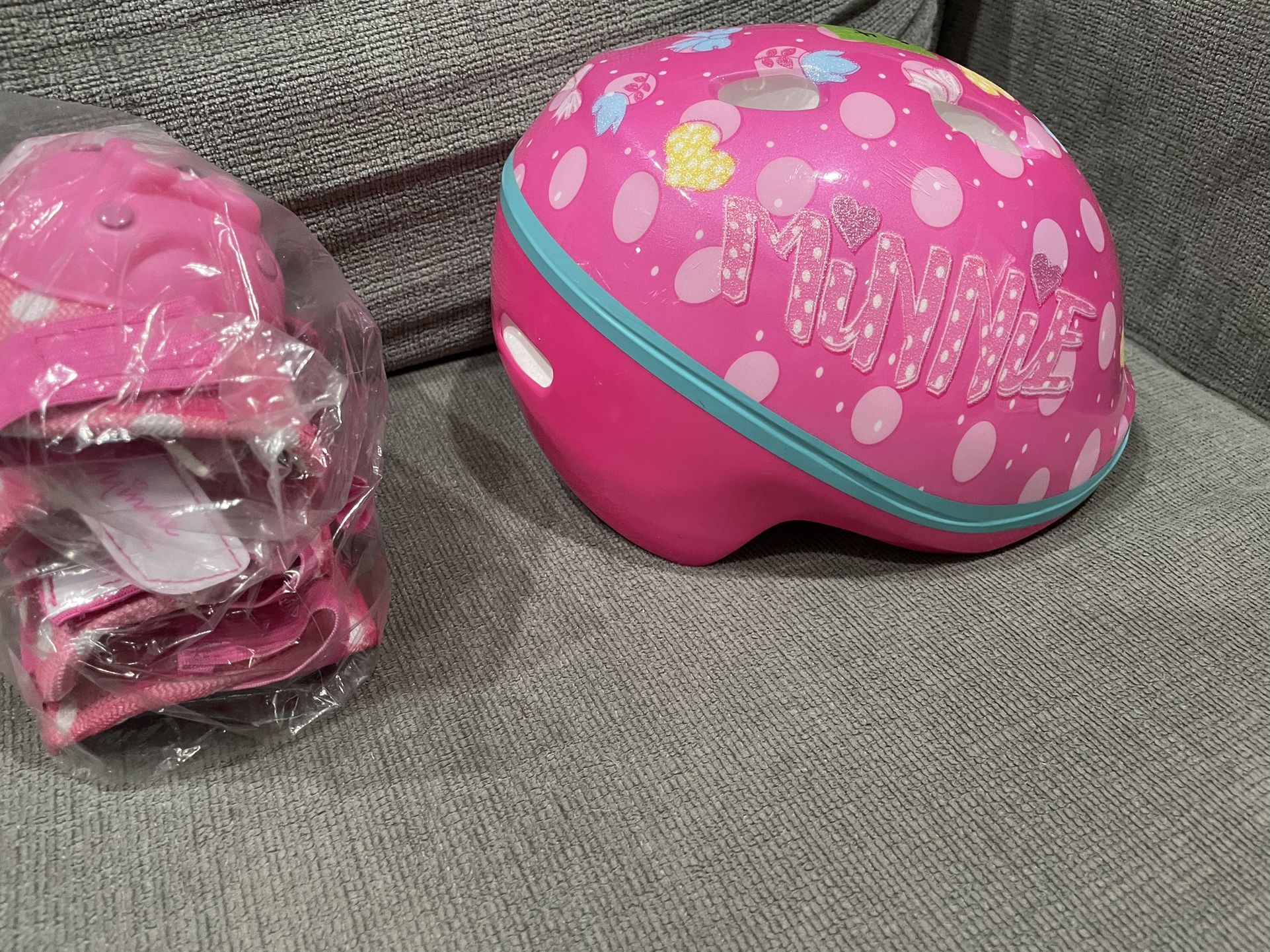 Minnie Mouse Helmet & Knee Pads