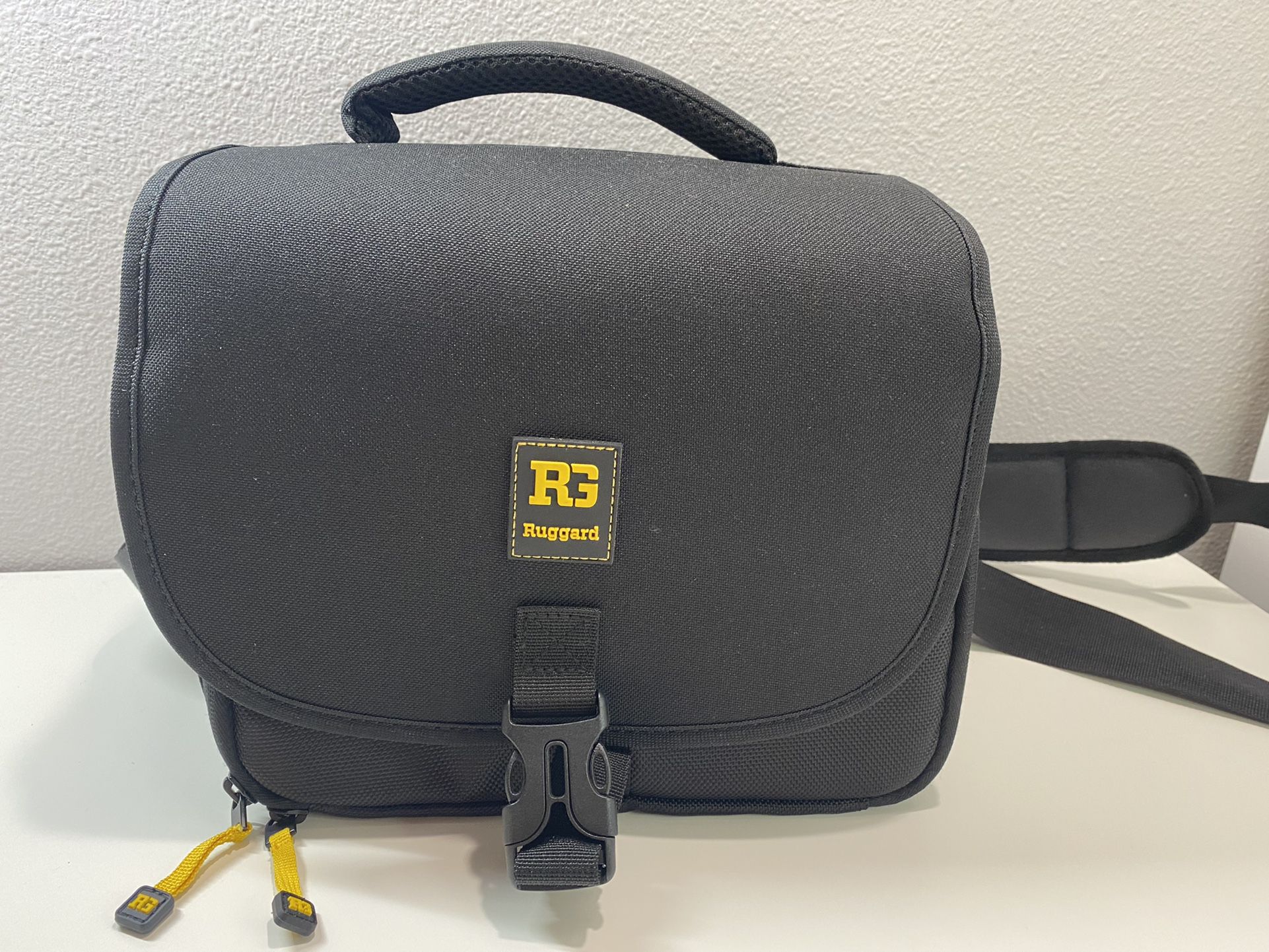 RG Ruggard Commando 36 Camera Equipment Shoulder Bag Case 