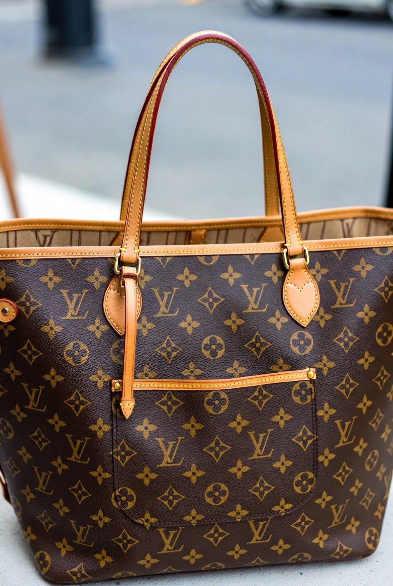 Louis Vuitton Neverfull Bag