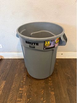 Rubbermaid BRUTE trash can