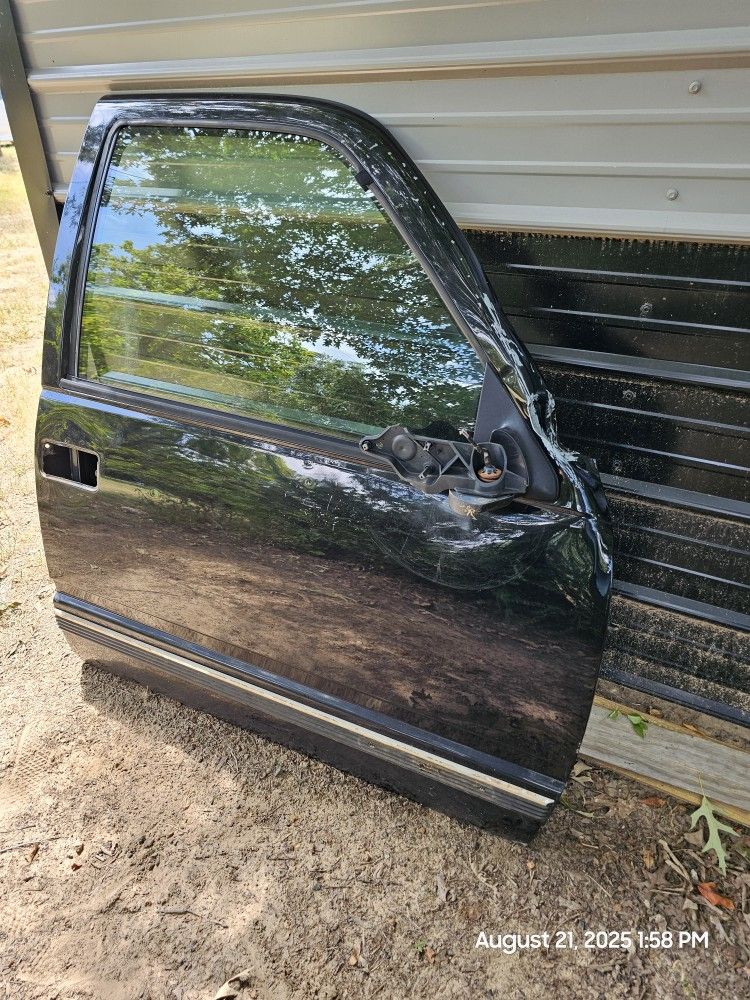 88-99 Passenger Door From Suburban