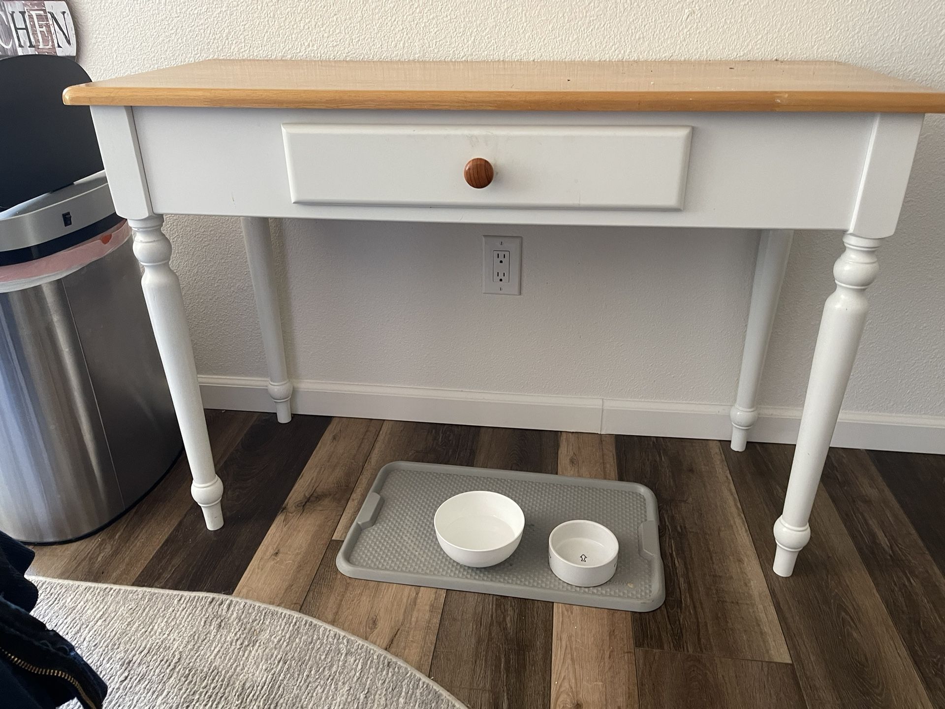 Table And Hutch