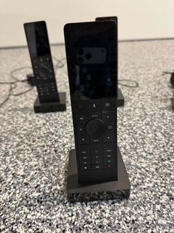 7x Crestron TSR-310 Touchscreen Remotes + TSR-310-DS Charging Docks